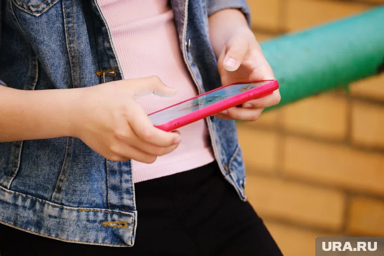 The Guardian выпустила статью, где журналистка играла под видом восьмилетней девочки