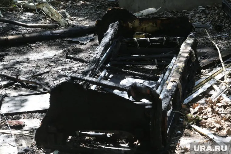 В результате возгорания пострадал дом и надворные постройки (архивное фото)