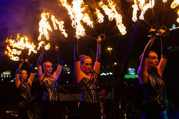 Открытие светомузыкального фонтана в Итсорическом сквере. Екатеринбург