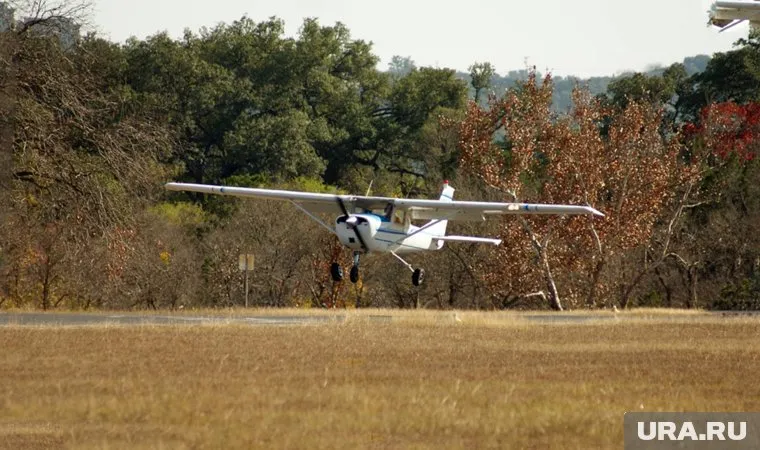 Аварийная посадка произошла в поле