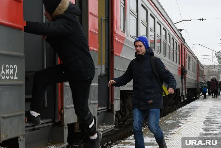 После отмены электричек в Перми не хватило автобусов, чтобы обслуживать пассажиров