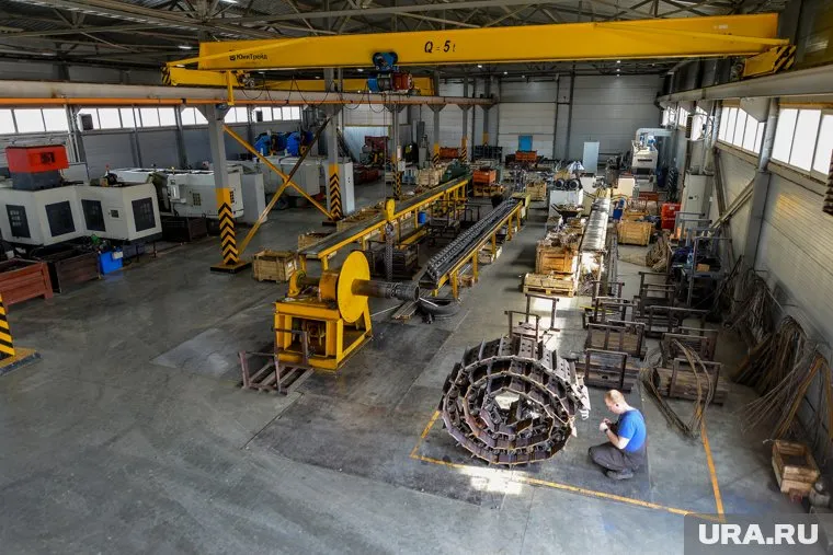 Работодателям указали на необходимость обеспечить рабочим в цехах безопасные условия труда в жару 