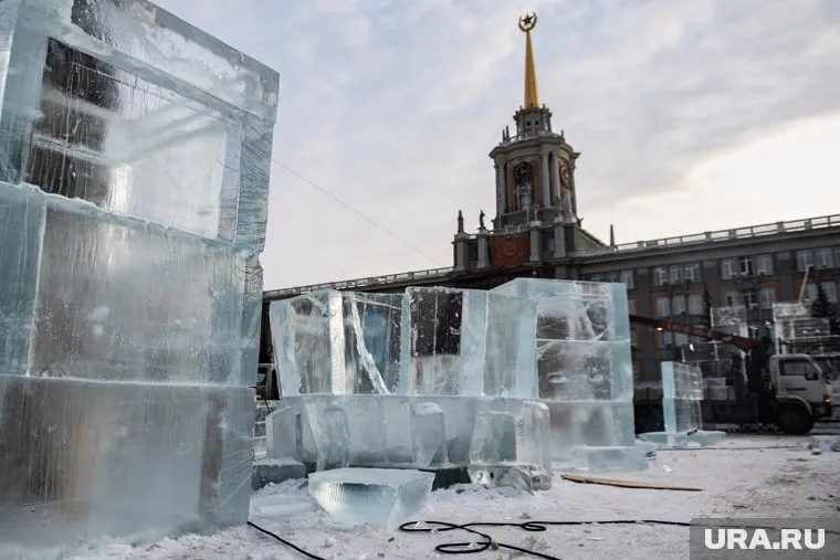Новогодний городок откроется возле мэрии 28 ноября