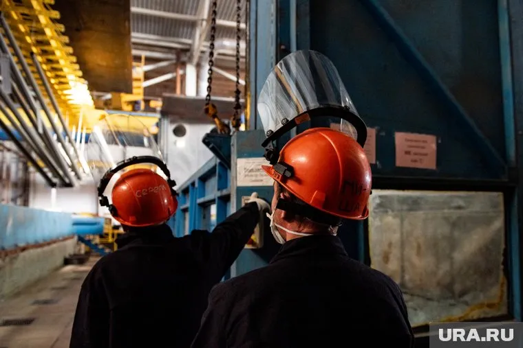 Больше всего родственников сотрудников принимают на работу на промышленных предприятиях