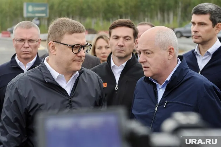 Алексей Текслер (второй слева) потребовал закончить участок малого обхода Челябинска до октября