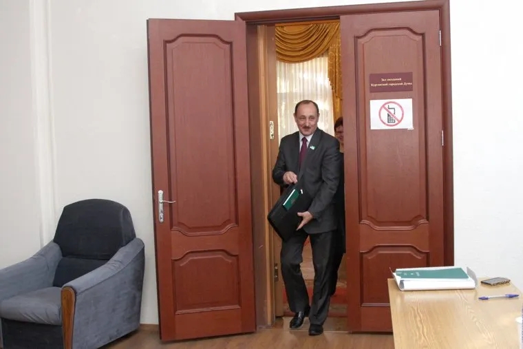 Комиссия по выборам сити- менеджера
Курган, поршань выходит