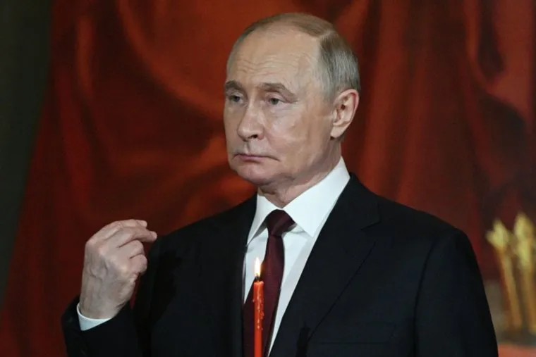 Службу посетили первые лица государства