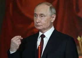 Путин молился со всей Россией: как прошла пасхальная служба в главном храме РФ