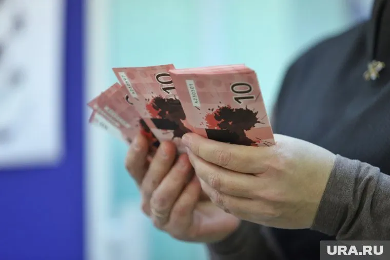 В Кургане продают деньги с необычными номерами