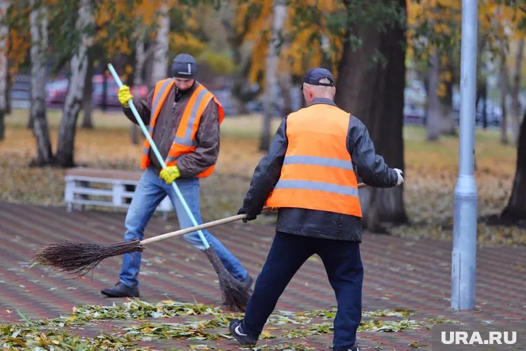 По словам жильцов, дворники не выходят на работу уже несколько дней