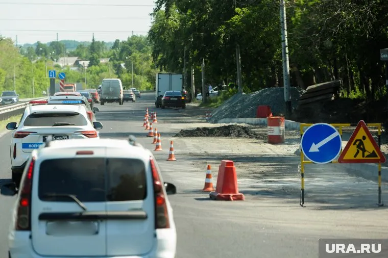 Трассу из Челябинска в Екатеринбург перекроют из-за установки рамной опоры