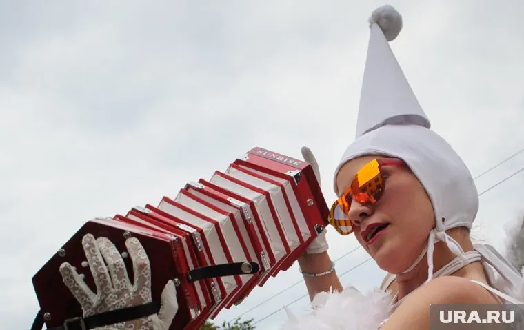 Тренд на видео с "гномом-волшебником" добрался до главной концертной площадки ХМАО