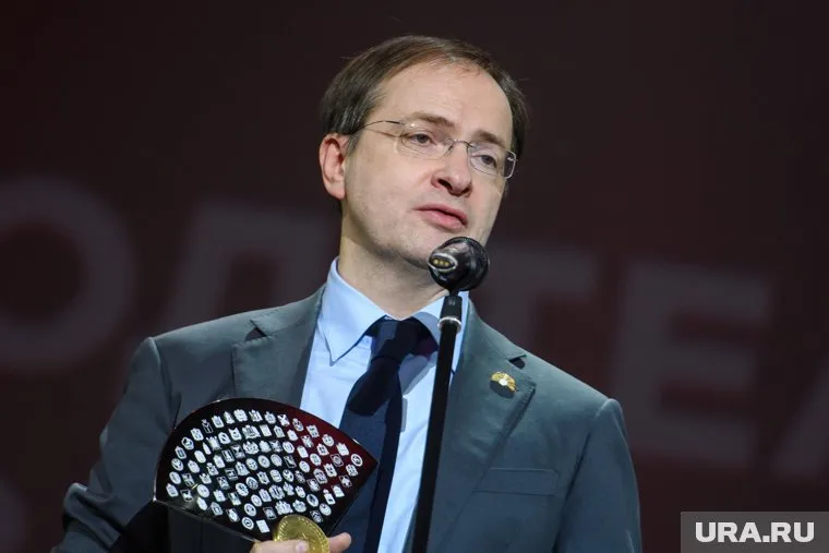 Владимир Мединский может открыть в Шадринске инициированный им памятник