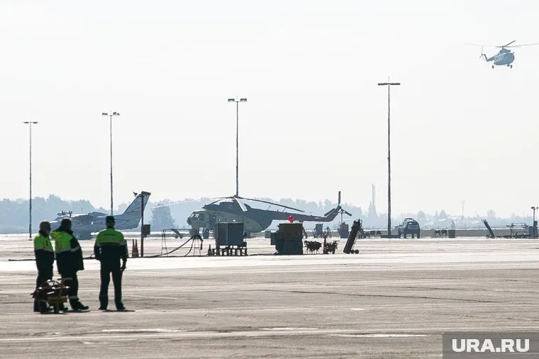 На видео МЧС с места крушения в Казахстане видны пылающие обломки самолета