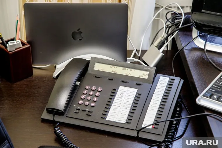 Шутник потребовал срочно отремонтировать дорогу и найти депутата