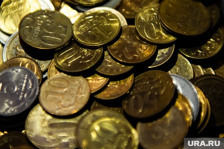 Запад душит россиян санкциями, считают в МИДе