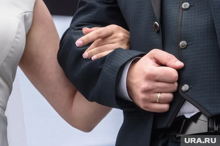 Средний возраст вступления в брак растет ежегодно