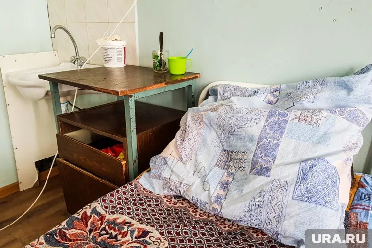 В палатах Курганской областной больницы №2 осыпается штукатурка со стен (фото из архива)