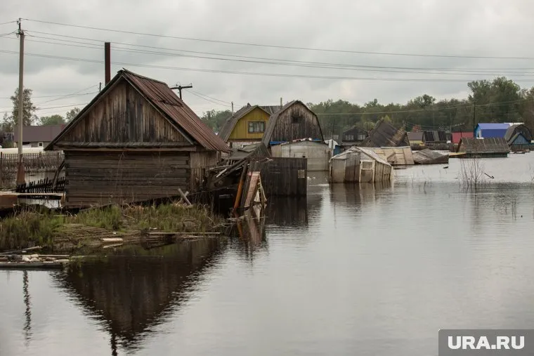 Возле Нижневартовска под воду уходят целые дома (архивное фото)