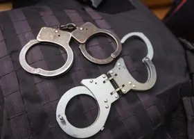 Адвоката убийцы тюменской девочки Насти Муравьевой объявили в розыск