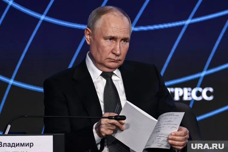 Путин подписал закон о повышении расходов федерального бюджета