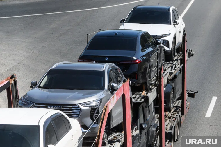 Ввоз автомобилей физлицами из-за новых правил утильсбора может сократиться на 250 тысяч единиц в год, сообщил автоэксперт Антон Шапарин