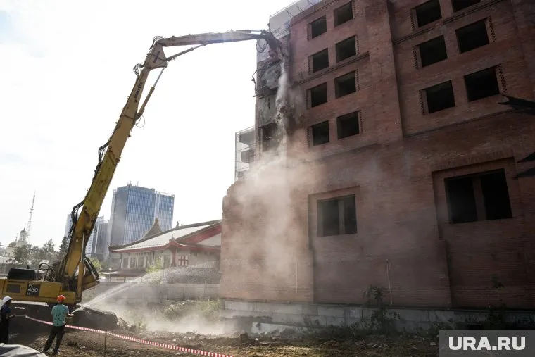 Опасное здание будут сносить (архивное фото)