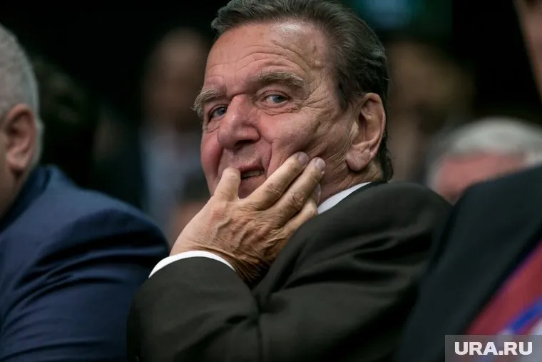 Герхард Шредер может лишиться места в парламенте