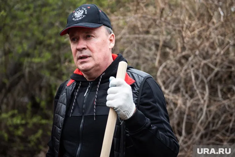 Утром 22-го Алексея Орлова ждет еще один подарок — уже от глав районов