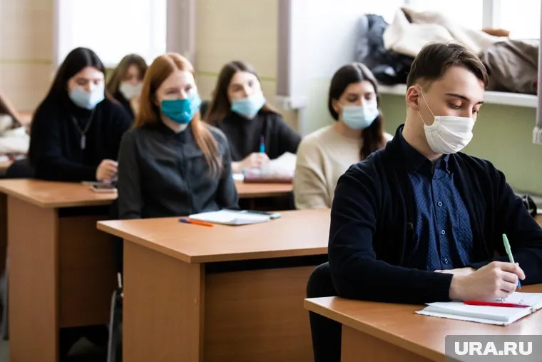 В колледже заверили, что зеленые волосы не стали поводом для снижения оценки за диплом