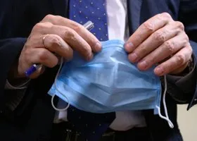 Инфекционист пояснил, какие маски лучше защищают от коронавируса