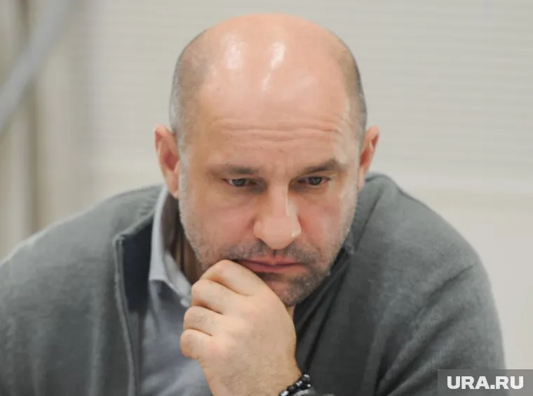 Артему Жоге провели экскурсию по сборочному цеху автозавода