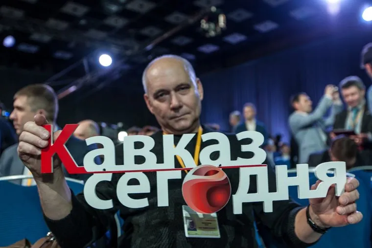 Пресс-конференция Путина В.В. Москва., плакаты, кавказ