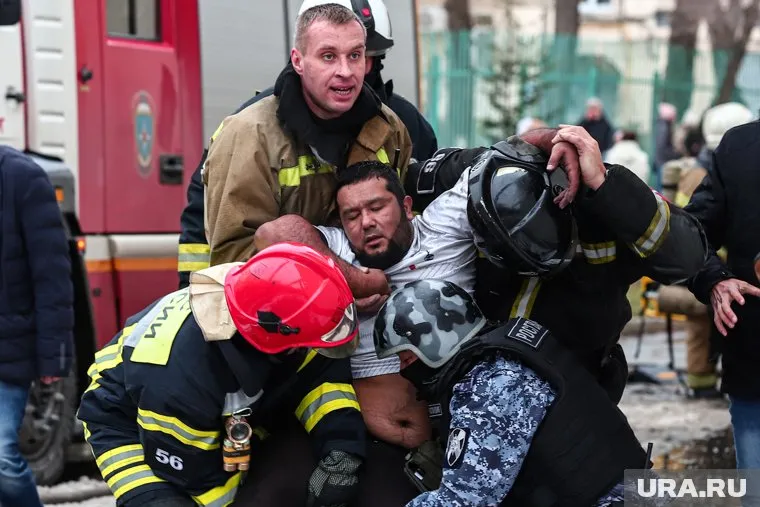 Мужчина из Киргизии спасал людей в пожаре и сам серьезно пострадал