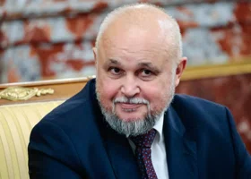 Министр наградил чиновника правительства ХМАО