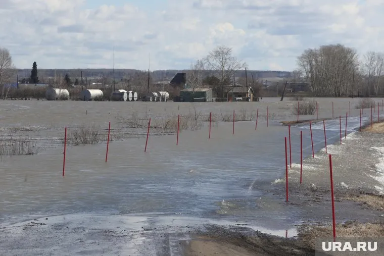 Весной «большая вода» топила дороги, которые теперь восстанавливают