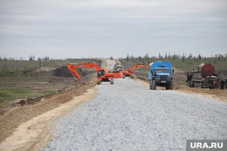 Между Надымом и Салехардом произошел разлом водопропускной трубы