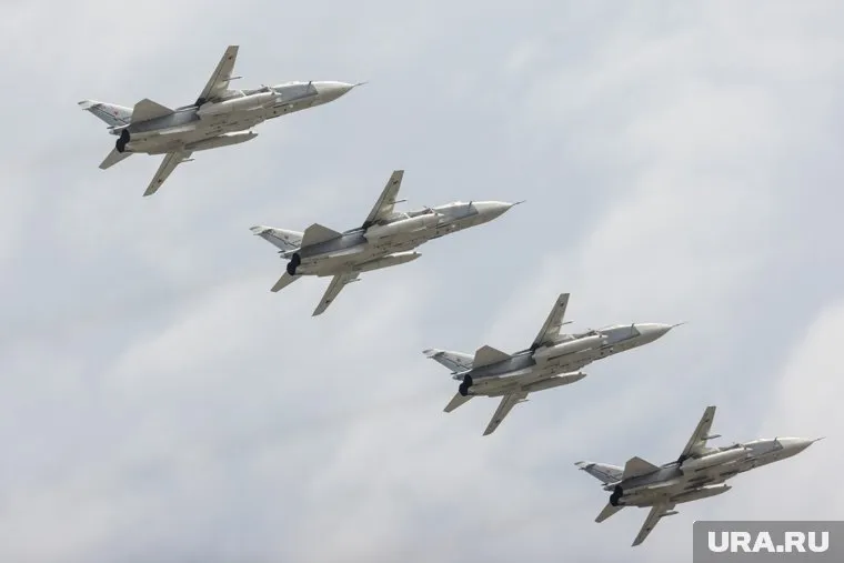 ВКС РФ сбили украинский СУ-24 в ДНР, сообщили в Минобороны