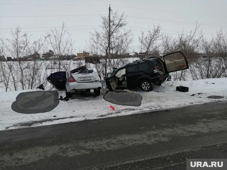 Автомобили столкнулись на встречной полосе