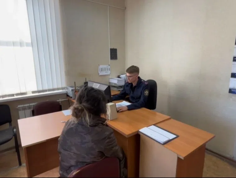 Подозреваемую в убийстве 5-летней девочки привезли на допрос