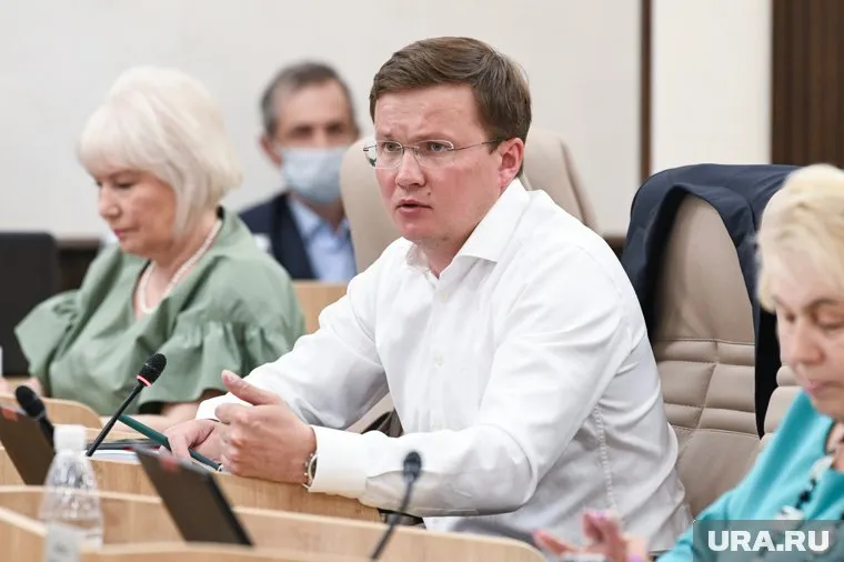 Утром 10 января Николая Смирнягина (на фото) коллективу представил мэр Алексей Орлов