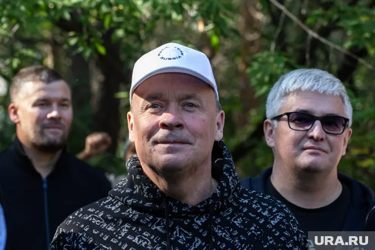 Алексей Орлов решил поддержать Артура Зиганшина (справа)