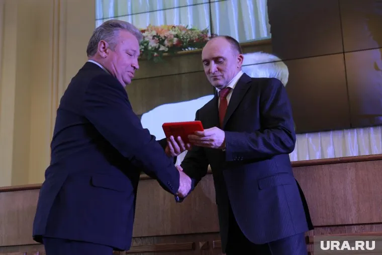 Экс-прокурор  и экс-депутат Анатолий Брагин помогал малой родине губернатора Бориса Дубровского отбиваться от рейдеров