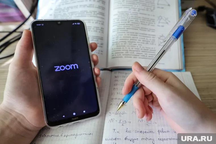 Школьники и студенты будут учиться дистанционно с 25 марта