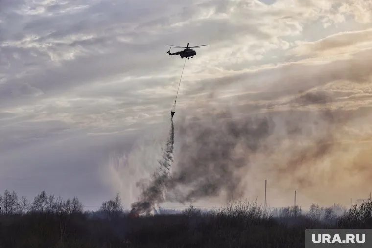 На одном из дачных поселков обнаружили пожар.
