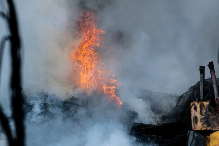 Пожар на окраине Уралмаша. Екатеринбург 