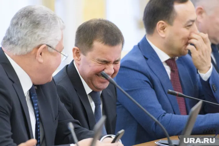 «URA.RU» рассказывает, как заставить депутатов и чиновников замолчать