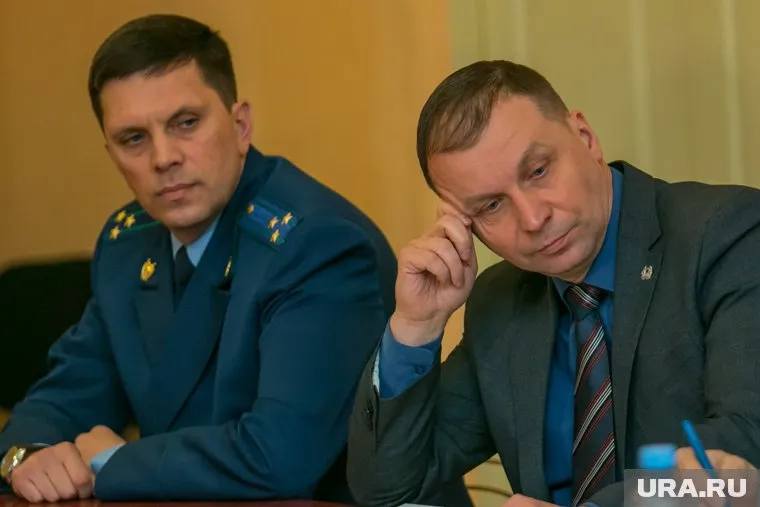 Вадим Суровцев (слева) раскритиковал бюджет Кургана