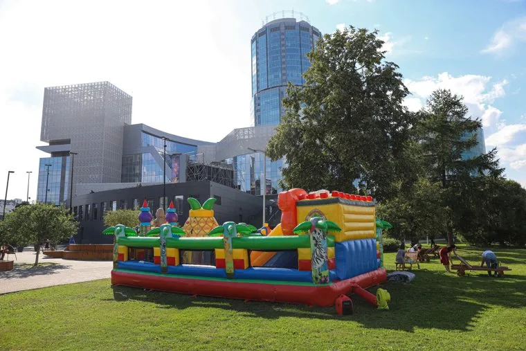 Батут у Ельцин центра. Екатеринбург