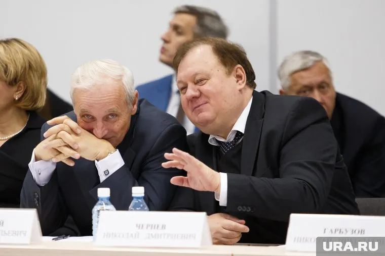 Мечта любого седовласого чиновника - уйти на хорошую пенсию - уходит из рук. Но не для всех.